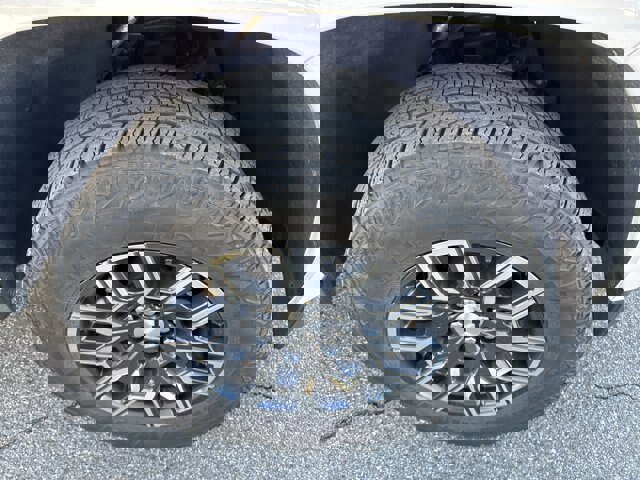 Used 2024 Chevrolet Colorado Z71 w/ Z71 Convenience Package 2 image 8