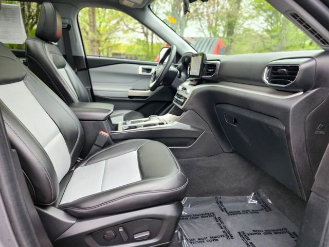 Certified 2022 Ford Explorer XLT w/ Equipment Group 202A AWD/4WD image 11