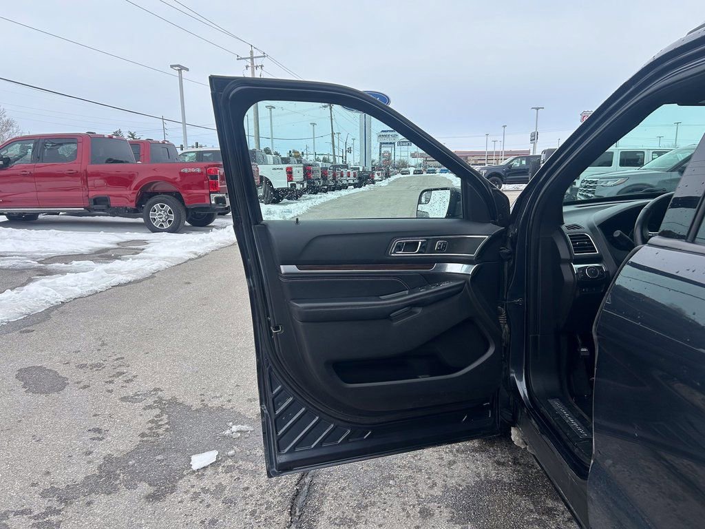 Certified 2017 Ford Explorer Limited image 12
