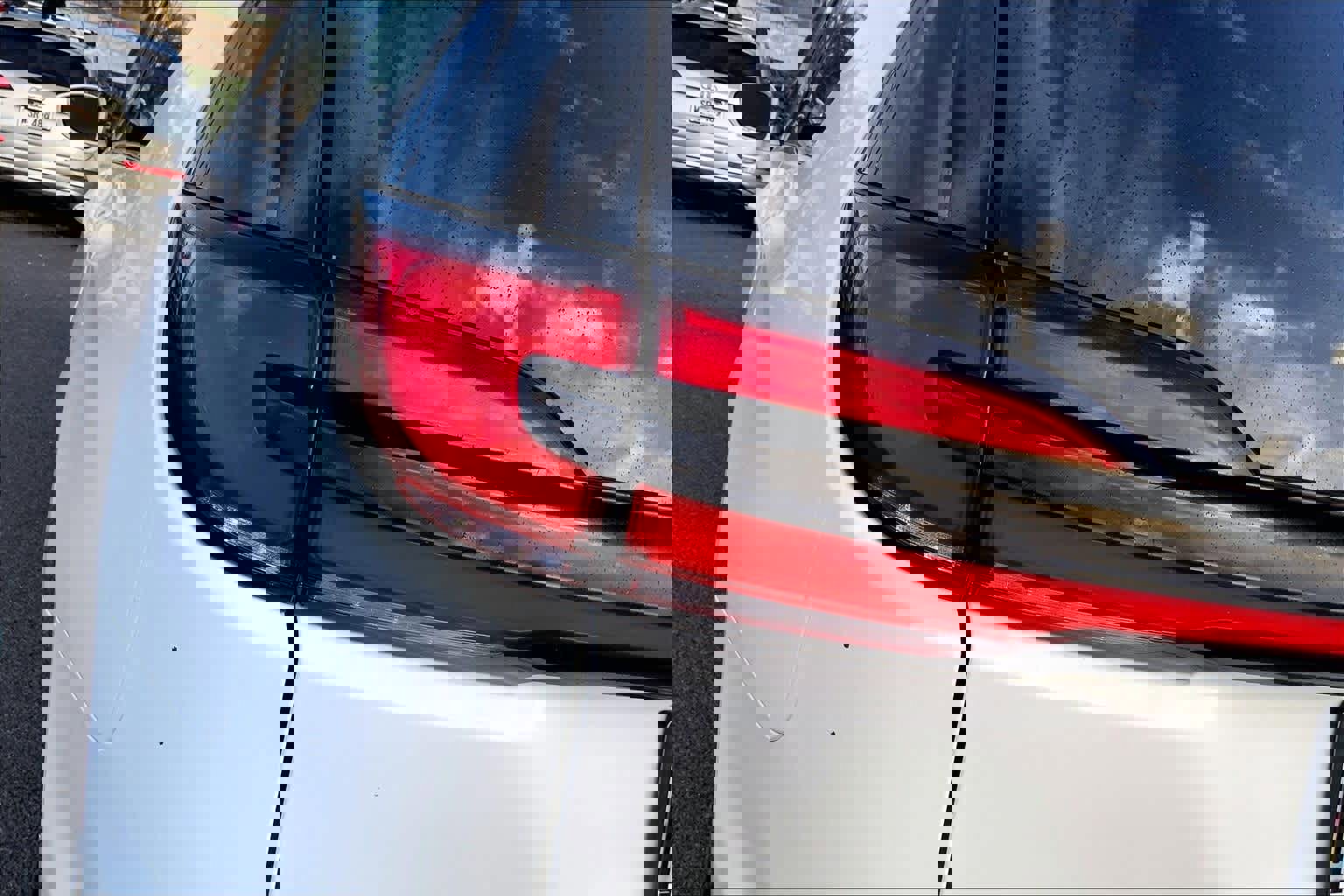 Used 2021 Chrysler Pacifica Touring-L image 32