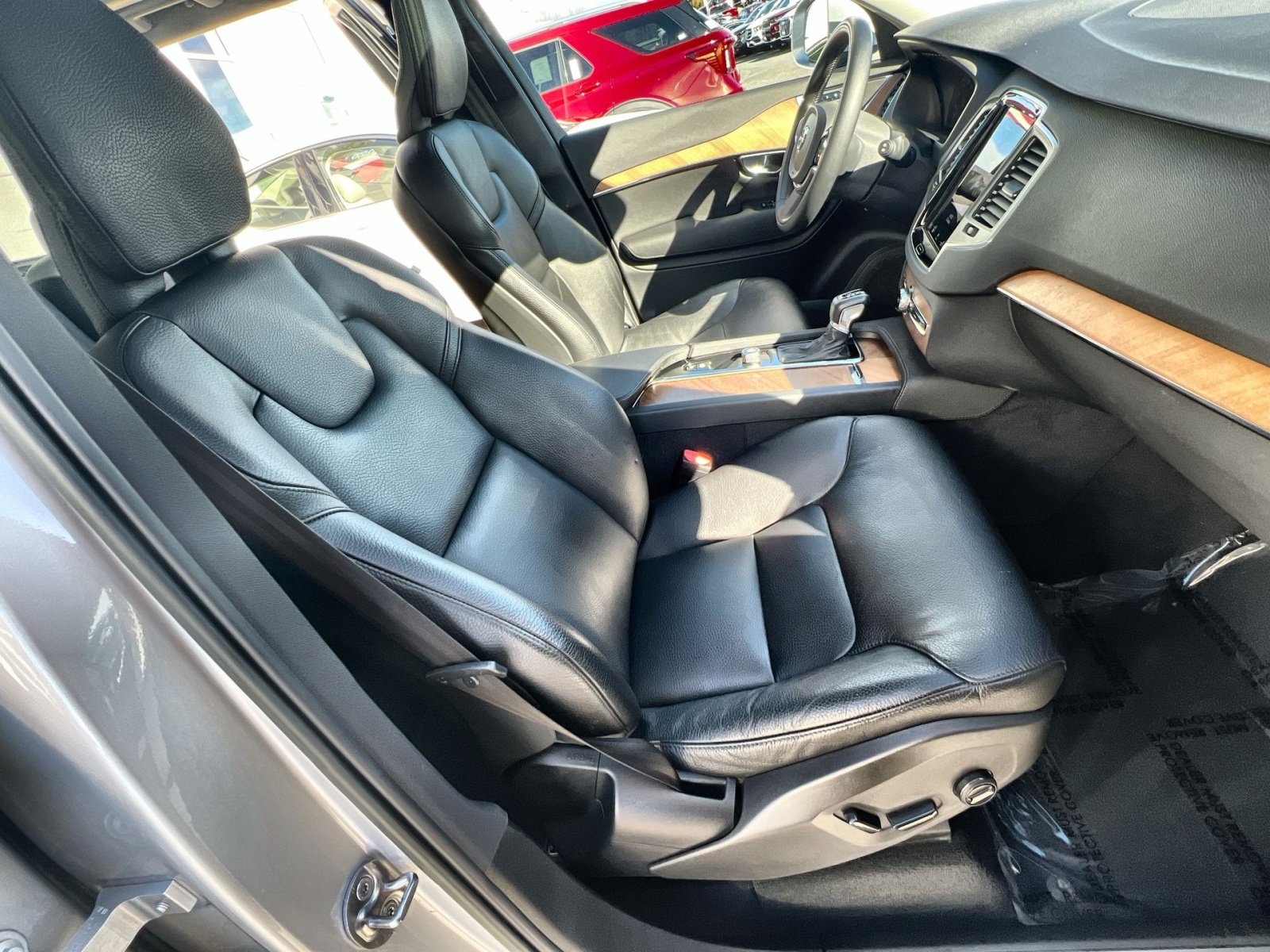 Used 2022 Volvo XC90 T6 Momentum w/ Climate Package image 28