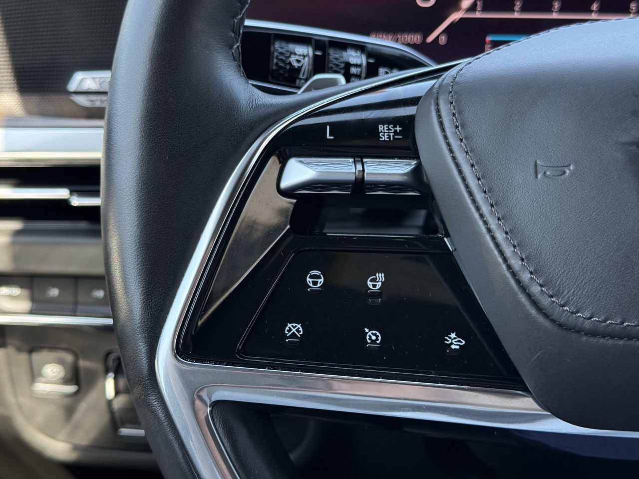 Used 2025 Cadillac Escalade Sport Platinum image 13