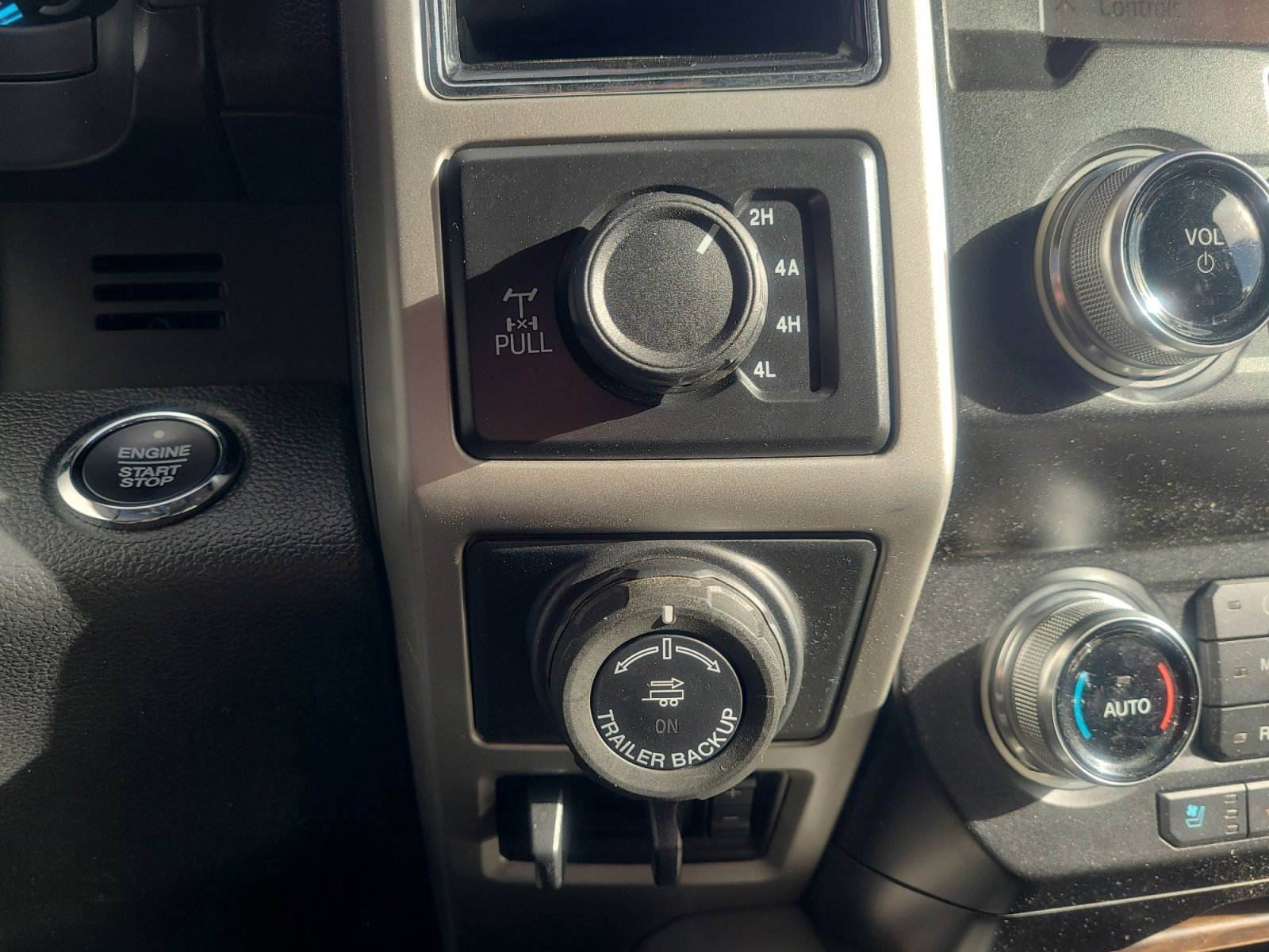 Certified 2020 Ford F150 Lariat w/ Equipment Group 502A Luxury image 34