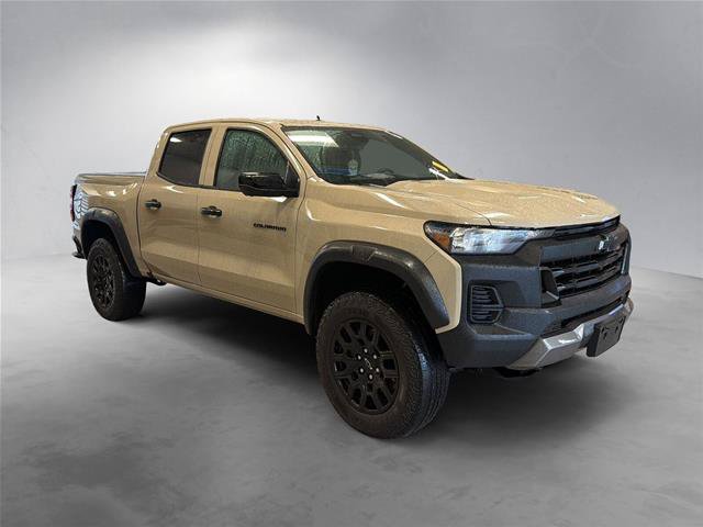 Used 2024 Chevrolet Colorado Trail Boss w/ Technology Package AWD/4WD image 2