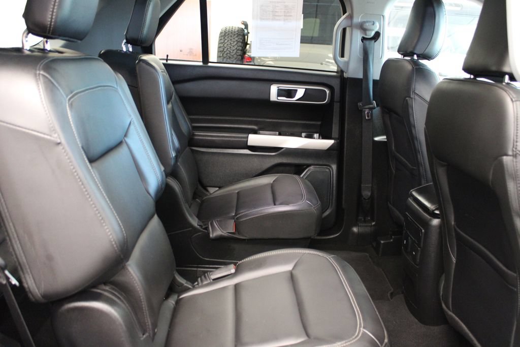 Certified 2024 Ford Explorer XLT w/ Equipment Group 202A AWD/4WD image 50
