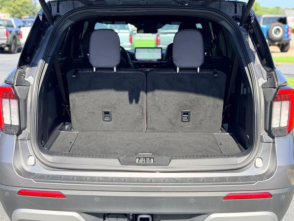 Certified 2025 Ford Explorer Platinum RWD image 30