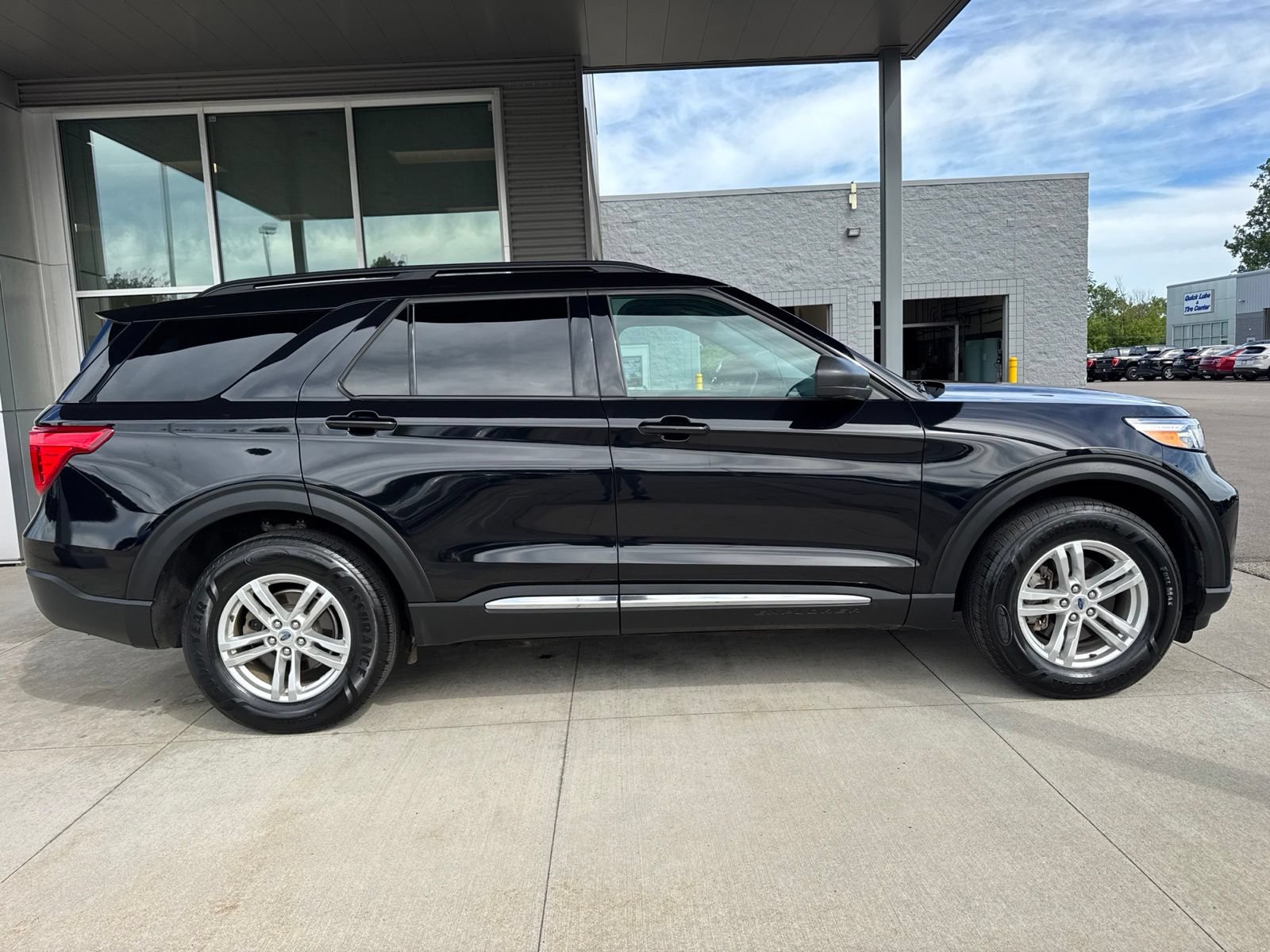 Certified 2023 Ford Explorer XLT AWD/4WD image 9