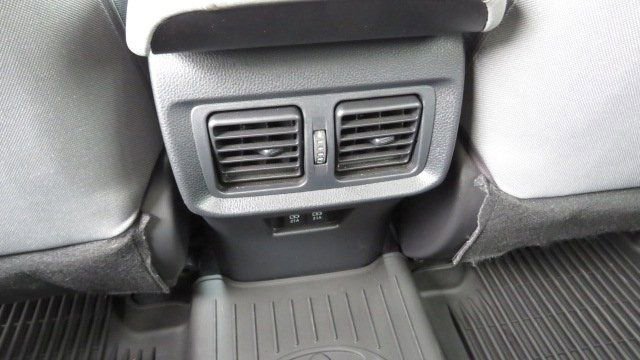 Used 2022 Toyota Venza LE image 16