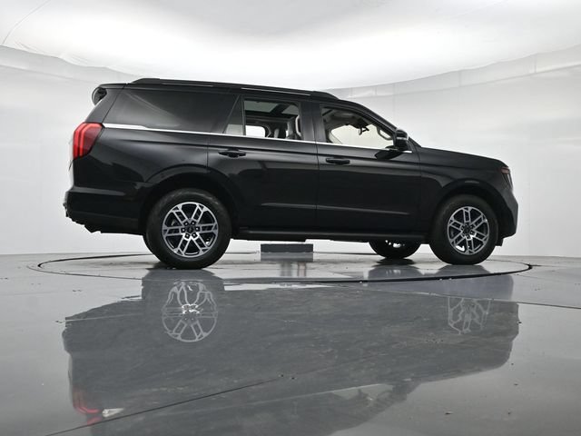 Certified 2025 Ford Expedition Active AWD/4WD image 36