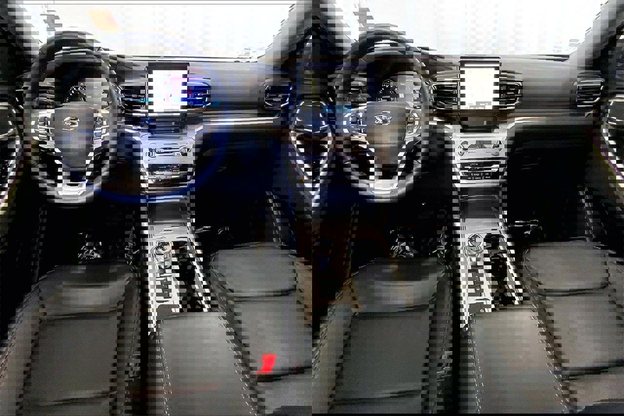 Certified 2023 Ford Explorer XLT w/ Equipment Group 202A image 15