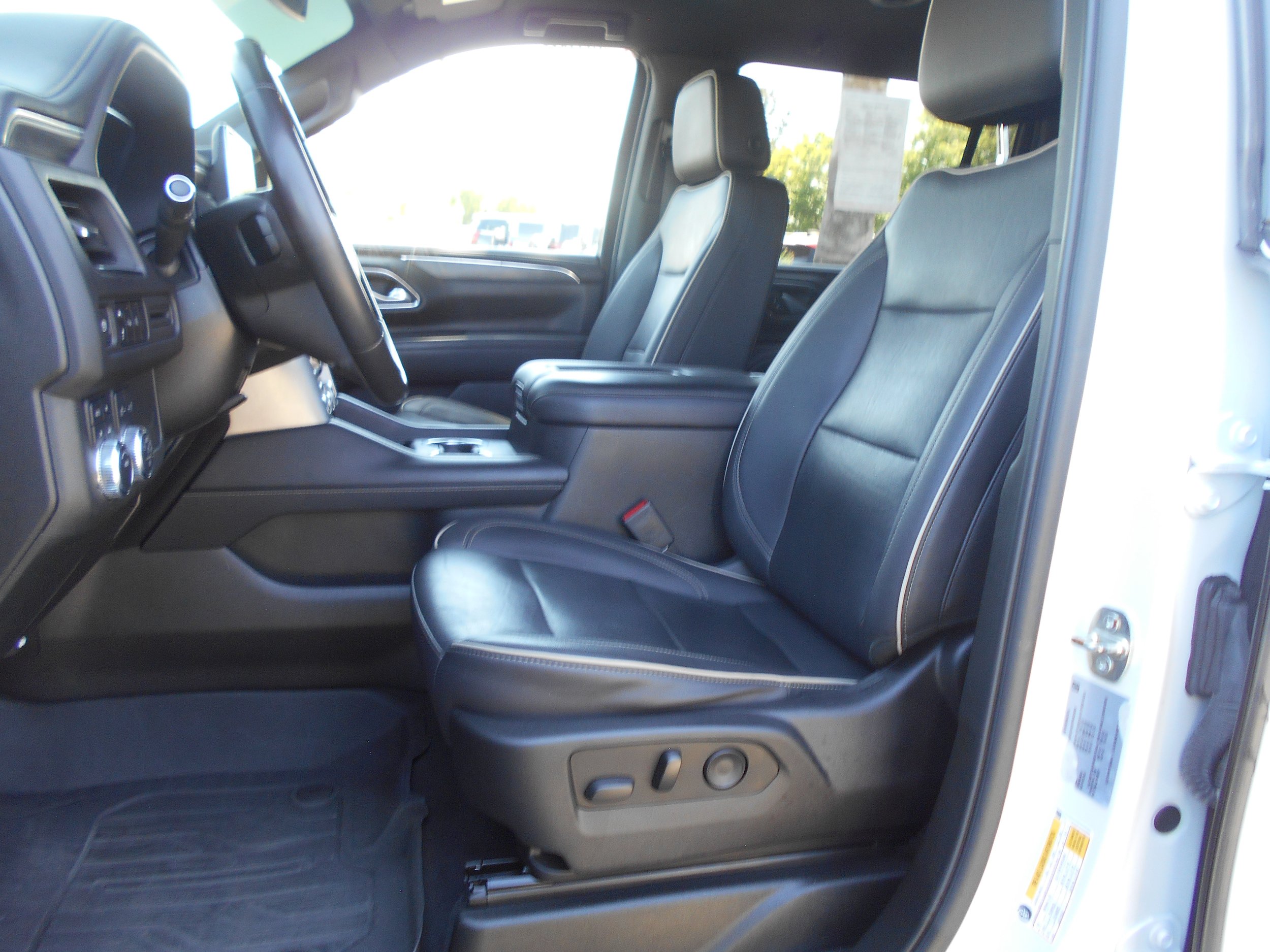 Used 2023 GMC Yukon XL SLT AWD/4WD image 8
