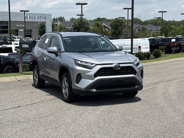 Used 2025 Toyota RAV4 XLE AWD/4WD image 3