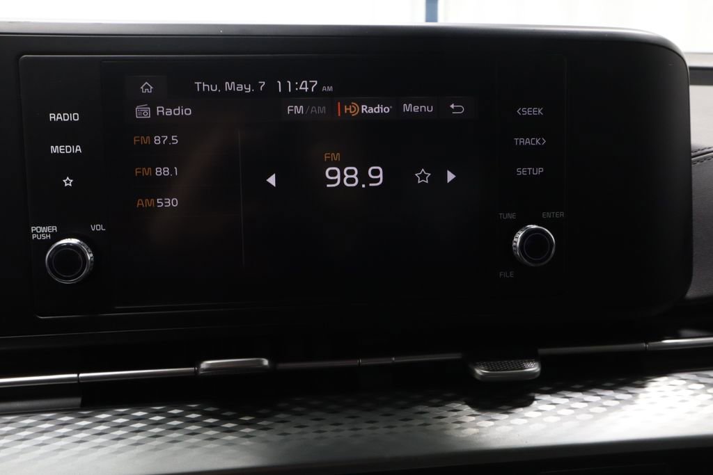 Used 2024 Kia Carnival LX FWD image 2