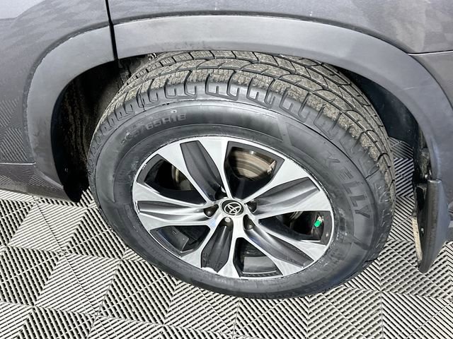 Used 2022 Toyota Highlander XLE image 38