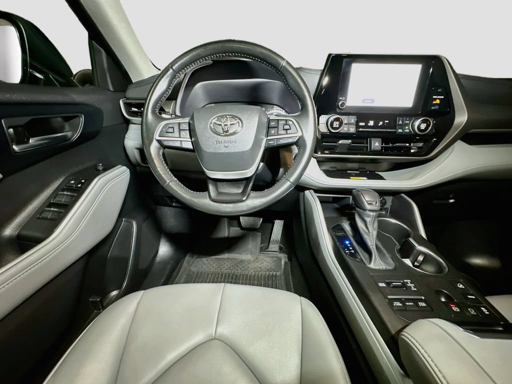 Used 2023 Toyota Highlander XLE AWD/4WD image 34