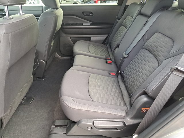 Used 2023 Nissan Pathfinder S image 13