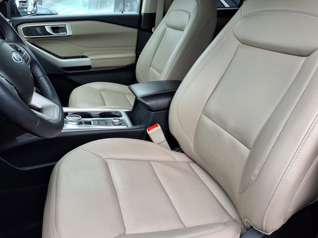 Certified 2023 Ford Explorer XLT w/ Equipment Group 202A image 5