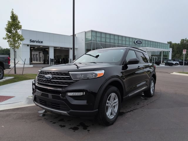 Certified 2023 Ford Explorer XLT w/ Equipment Group 202A AWD/4WD image 1