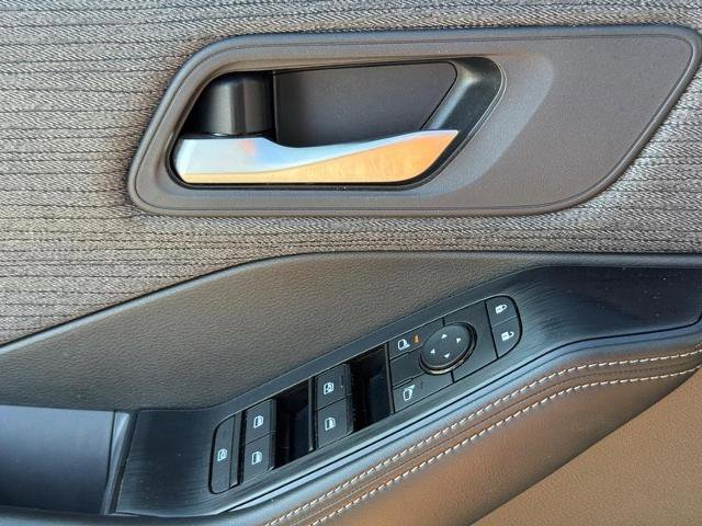 Used 2023 Nissan Rogue SV image 23