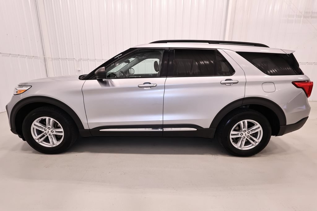 Certified 2021 Ford Explorer XLT w/ Equipment Group 202A AWD/4WD image 7