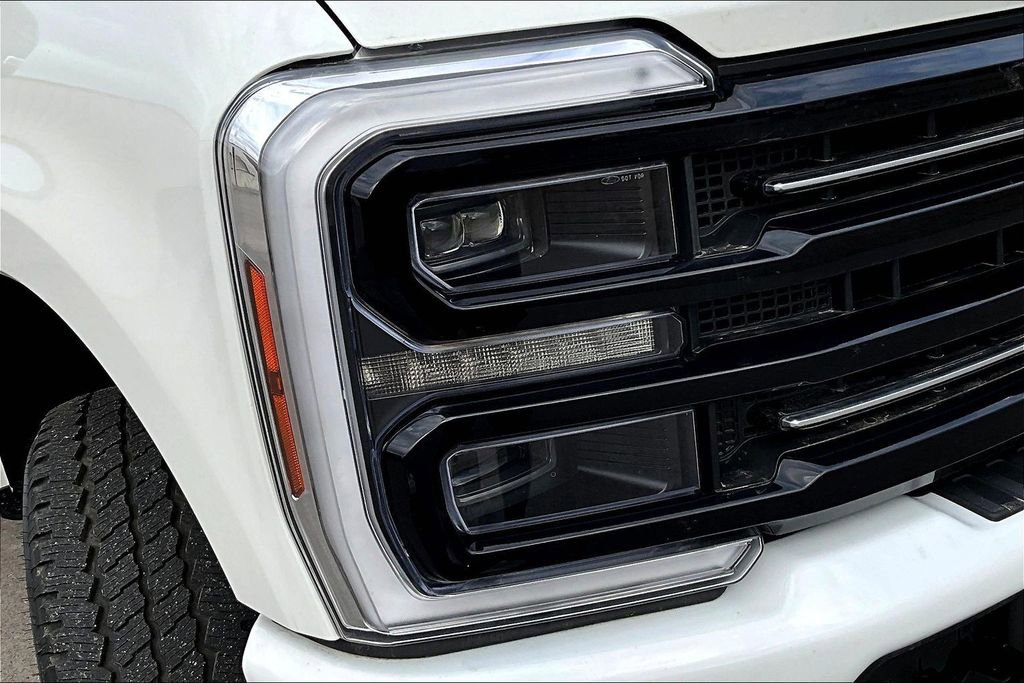 Certified 2025 Ford F350 Platinum w/ FX4 Off-Road Package AWD/4WD image 32