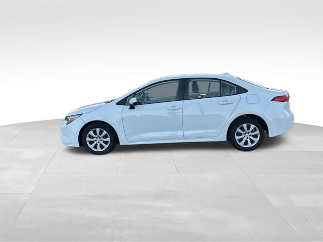 Used 2023 Toyota Corolla LE image 2