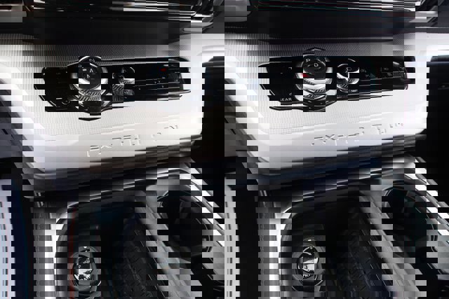 Certified 2025 Ford Expedition Active image 28