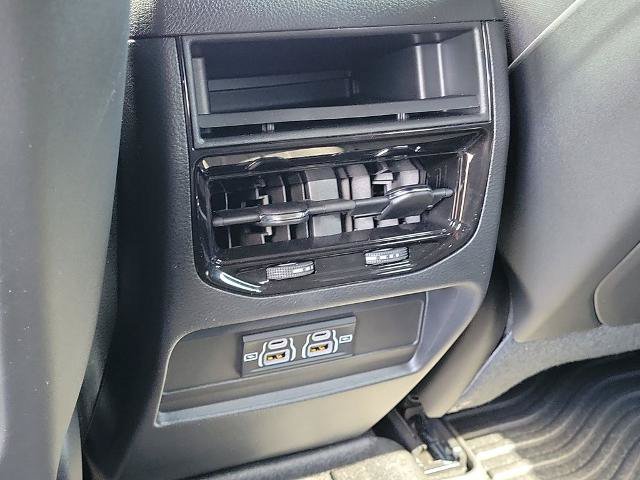 Used 2025 Jeep Grand Cherokee Laredo RWD image 17