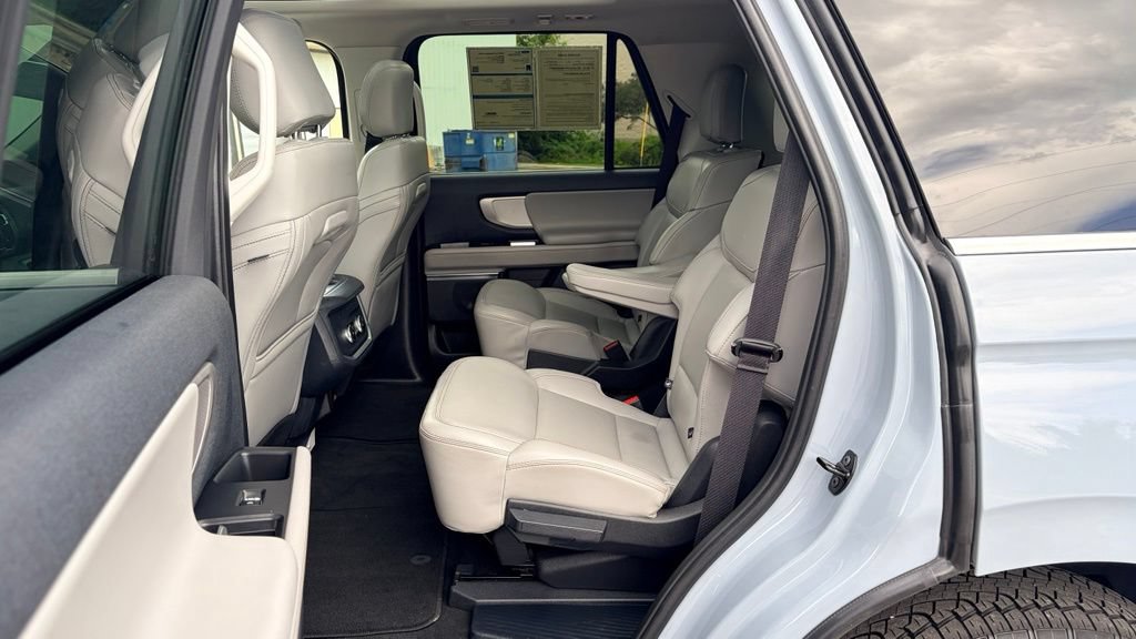 Certified 2025 Ford Expedition Active AWD/4WD image 23
