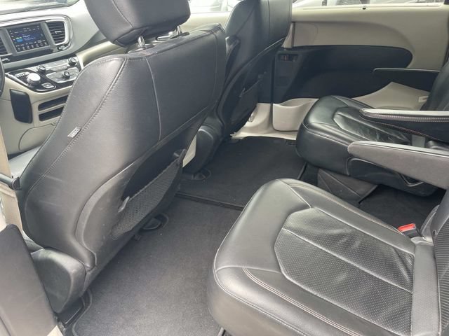 Used 2020 Chrysler Pacifica Touring-L FWD image 21