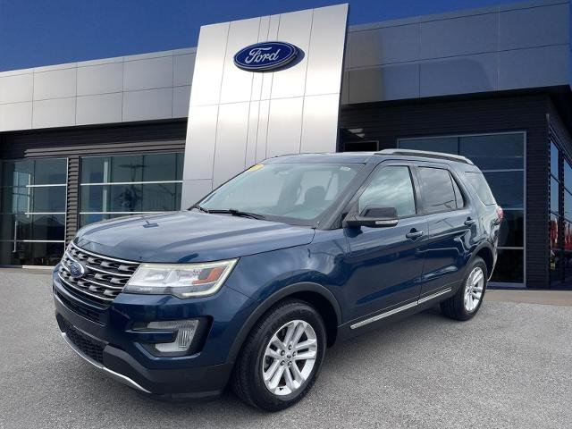 Certified 2017 Ford Explorer XLT FWD image 4