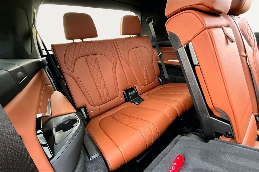 Used 2025 BMW X7 M60i w/ Climate Comfort Package AWD/4WD image 27
