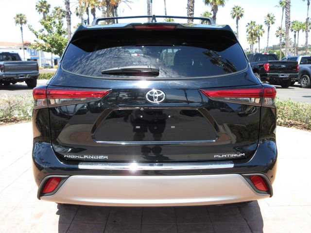 Used 2022 Toyota Highlander Platinum FWD image 3