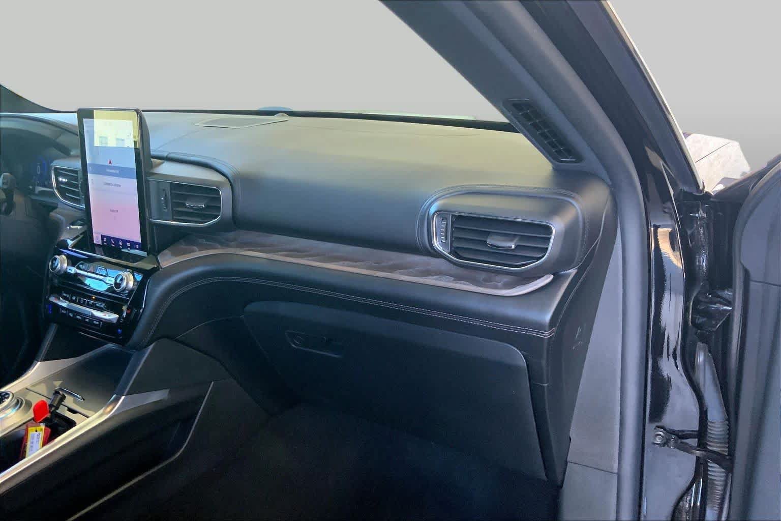 Certified 2023 Ford Explorer Platinum w/ Technology Package AWD/4WD image 19