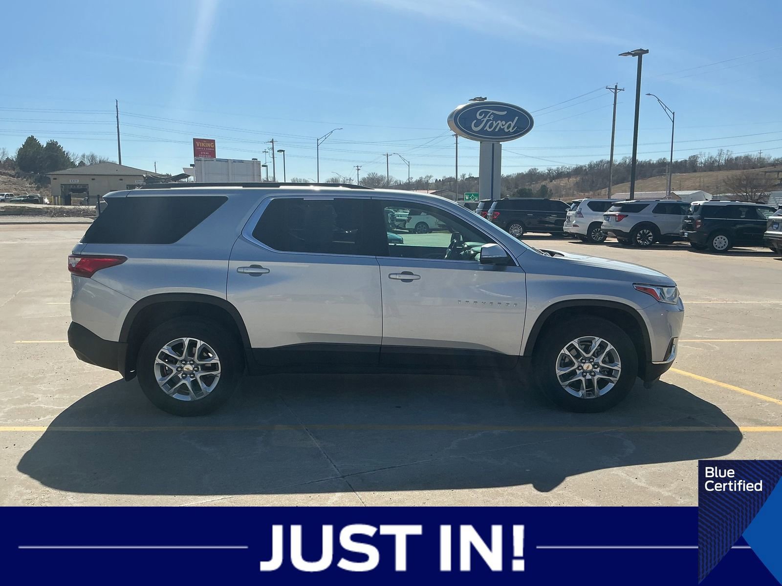 Used 2021 Chevrolet Traverse LT image 3