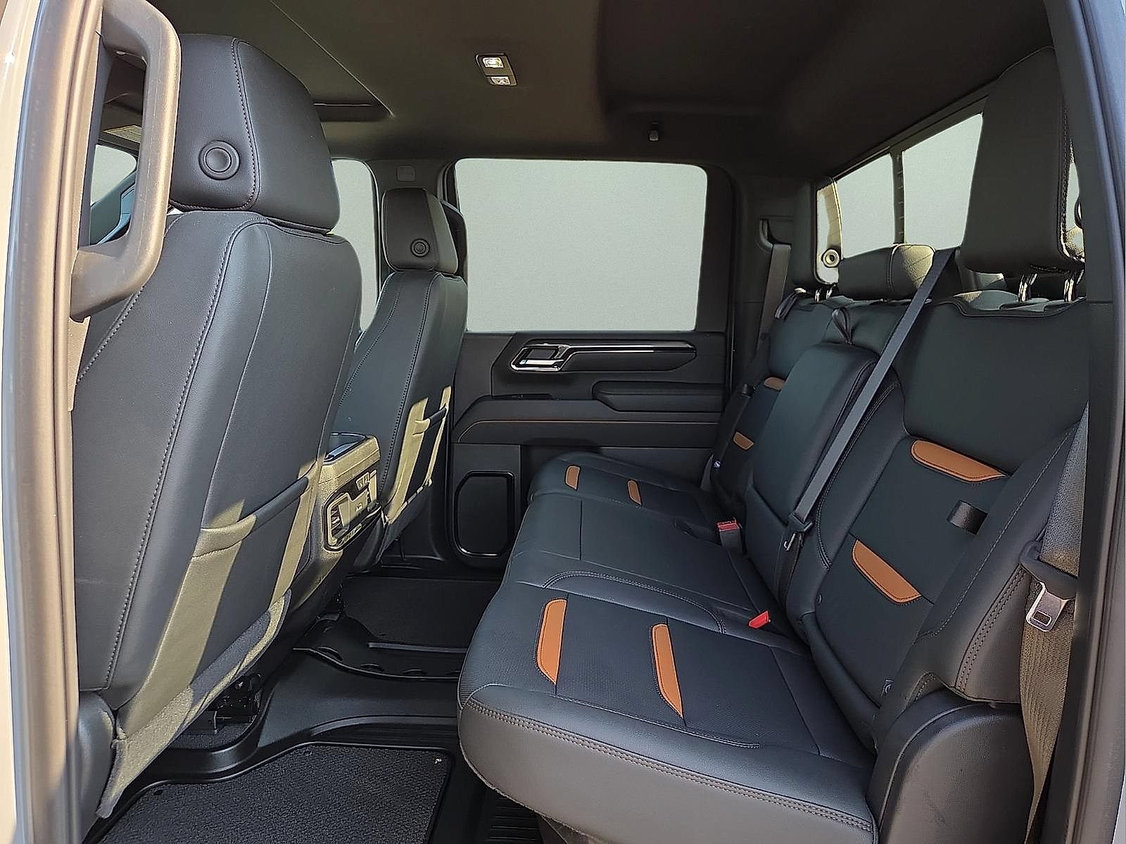 Used 2025 GMC Sierra 2500 AT4 w/ AT4 Premium Plus Package AWD/4WD image 10