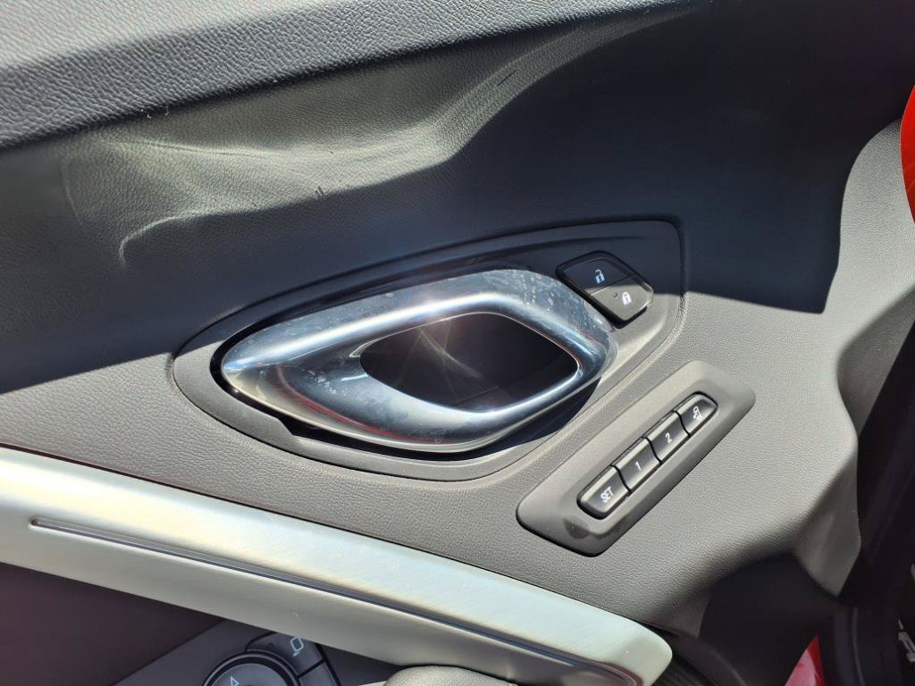 Used 2021 Chevrolet Camaro LT RWD image 10