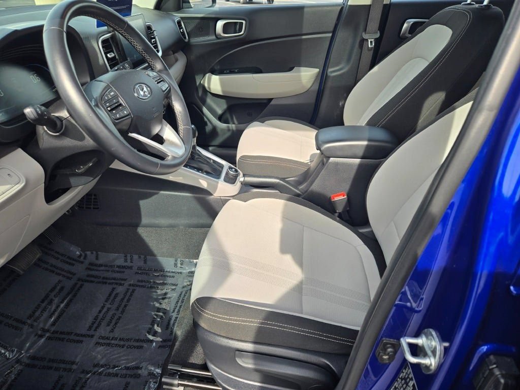 Used 2024 Hyundai Venue SEL FWD image 21