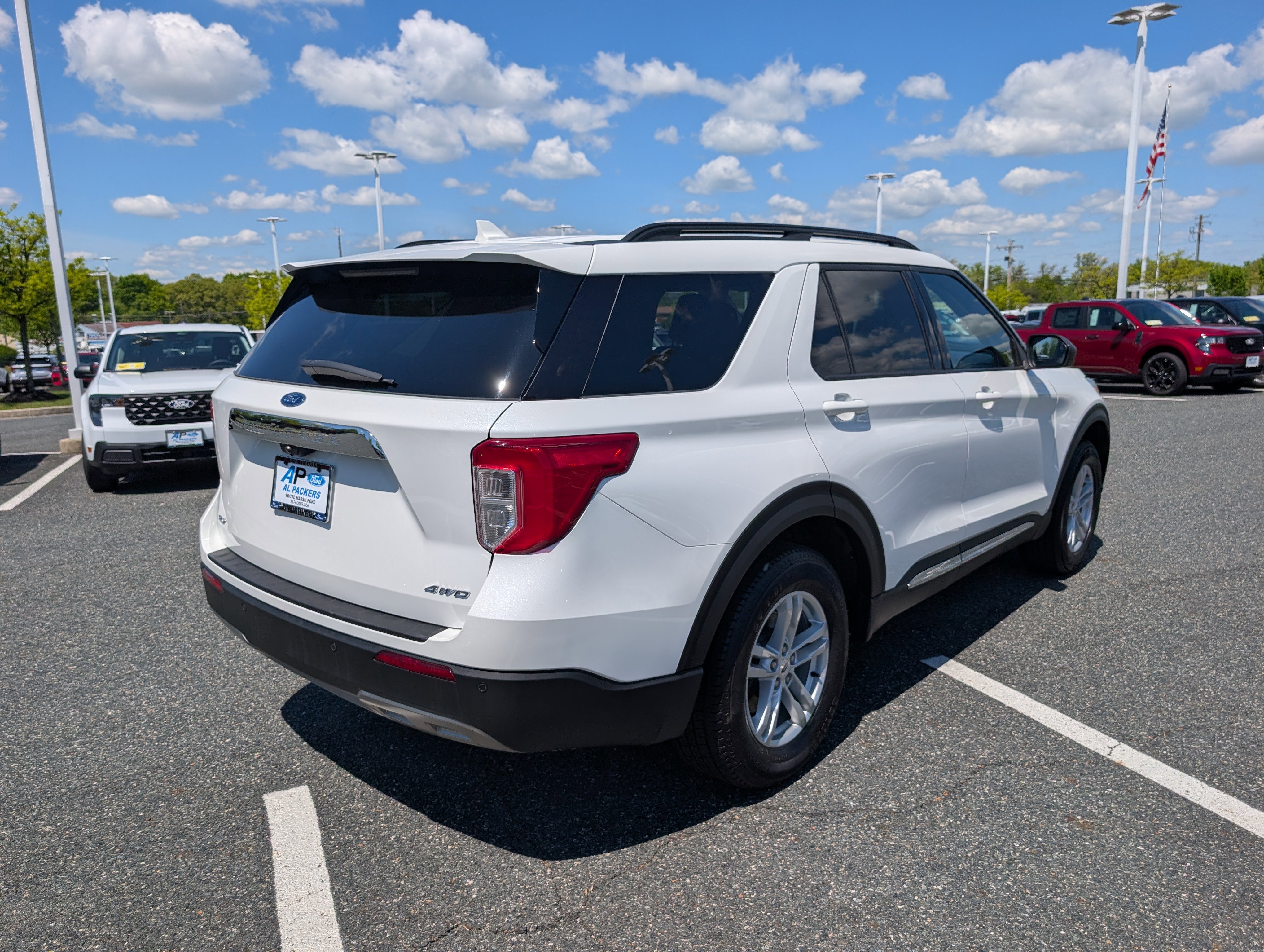Certified 2022 Ford Explorer XLT w/ Equipment Group 202A AWD/4WD image 3