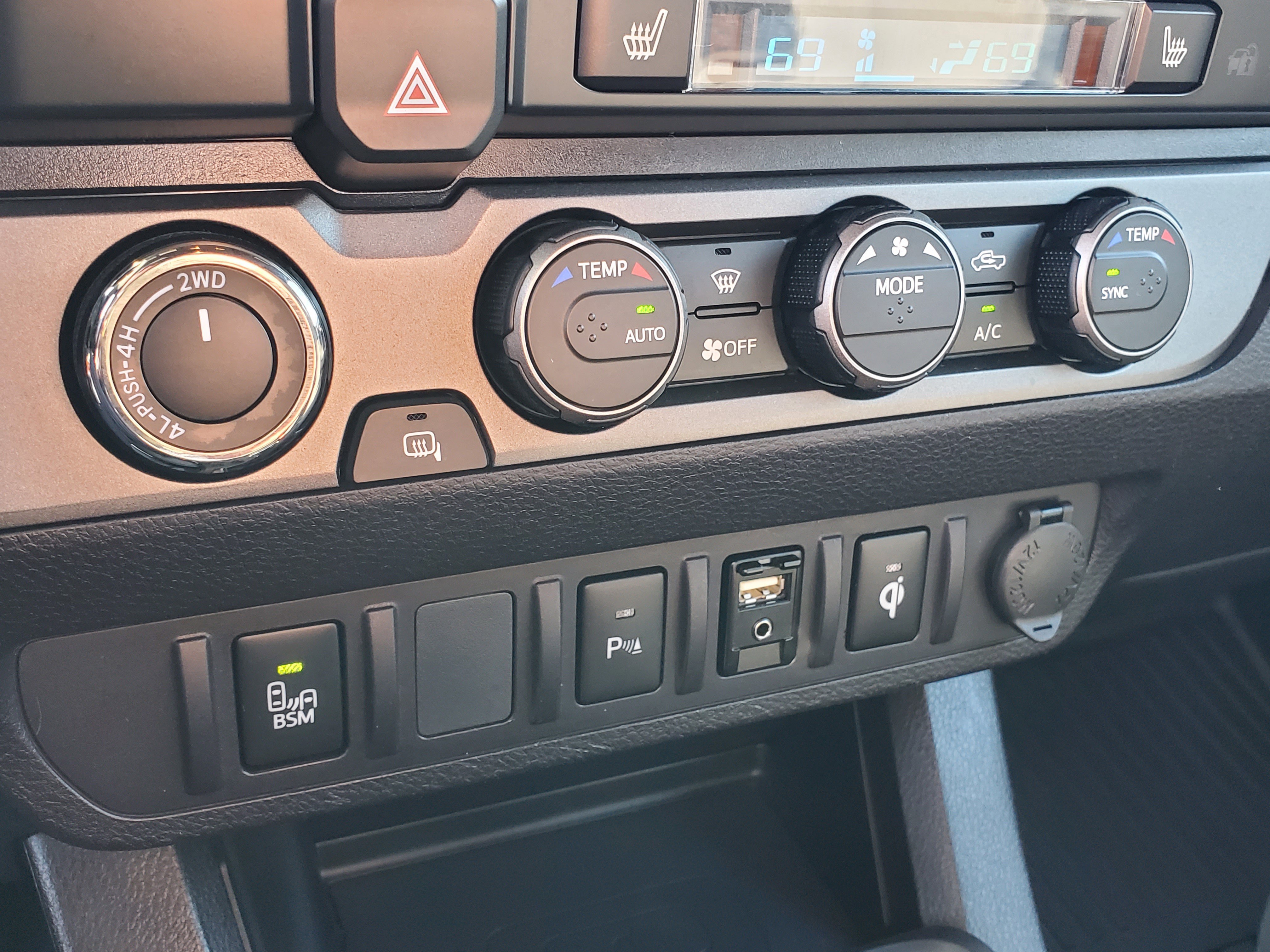 Used 2019 Toyota Tacoma TRD Sport w/ Technology Package AWD/4WD image 24
