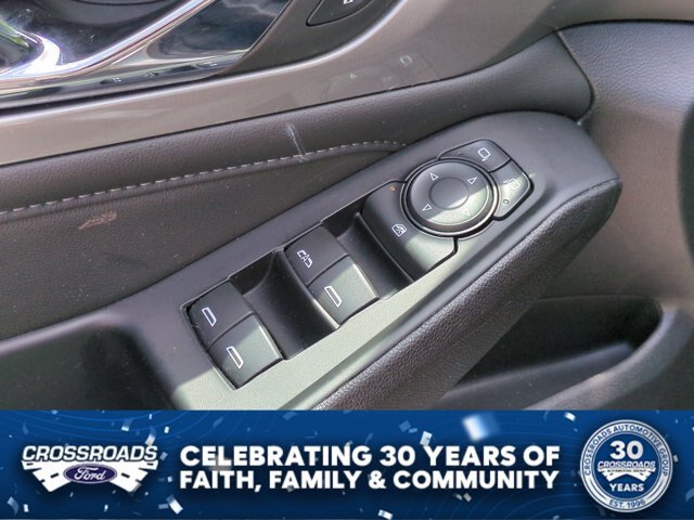 Used 2023 Chevrolet Traverse LT FWD image 14
