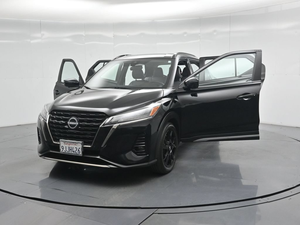 Used 2023 Nissan Kicks SR w/ SR Premium Package FWD image 30