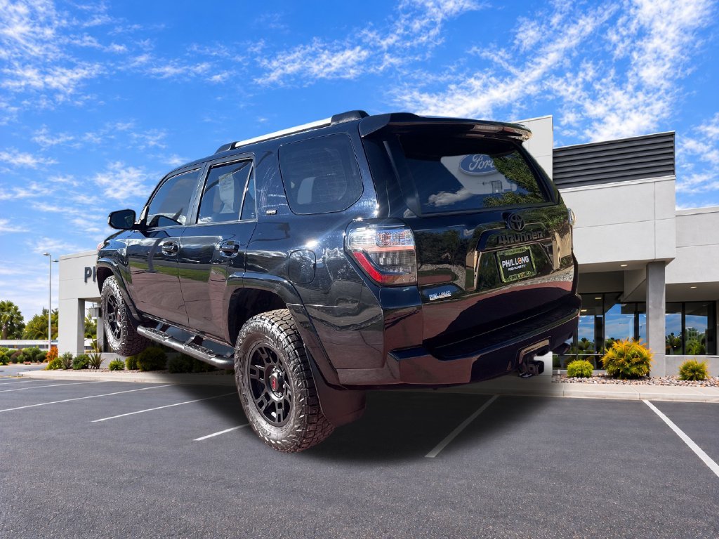 Used 2022 Toyota 4Runner SR5 Premium w/ Moonroof Package AWD/4WD image 6
