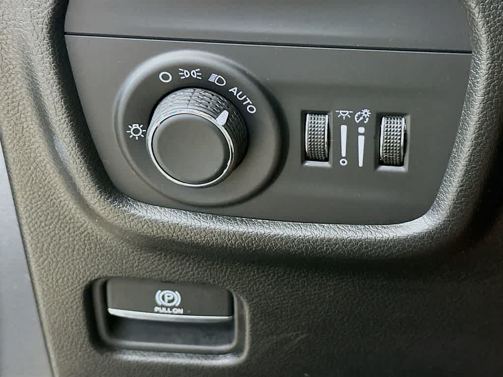 Used 2024 Jeep Grand Cherokee L Altitude RWD image 26