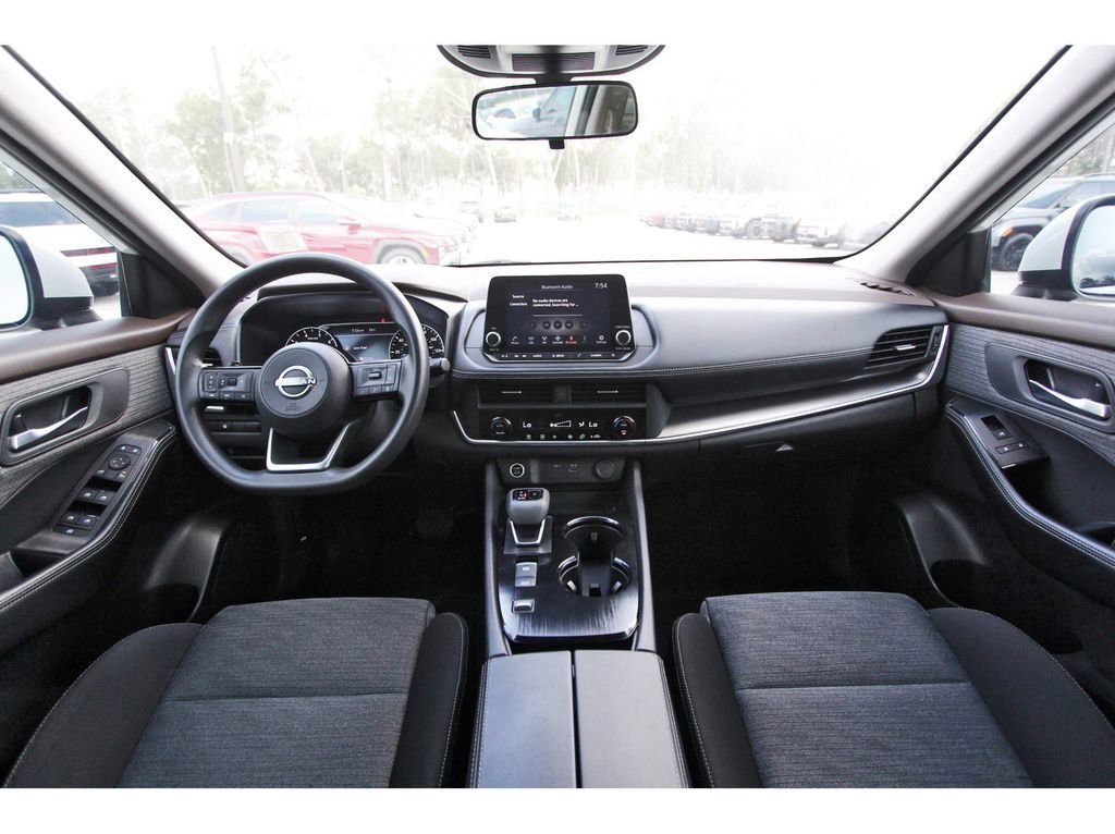 Used 2023 Nissan Rogue SV FWD image 12