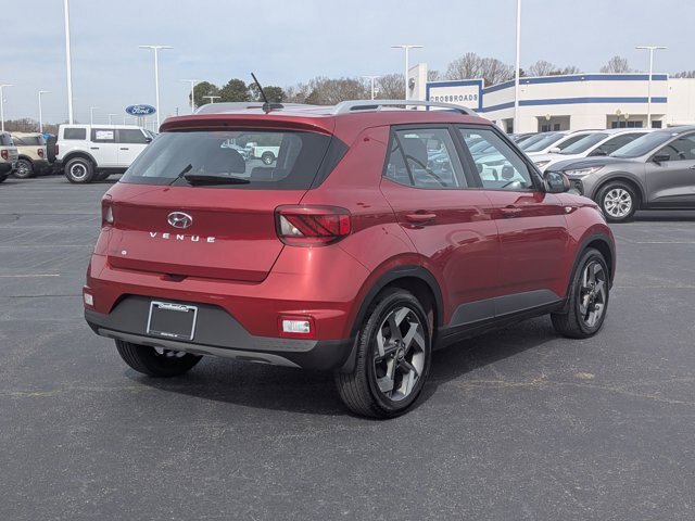 Used 2025 Hyundai Venue Limited FWD image 4
