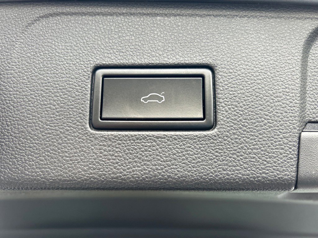 Used 2021 Volkswagen Atlas SEL Premium image 19