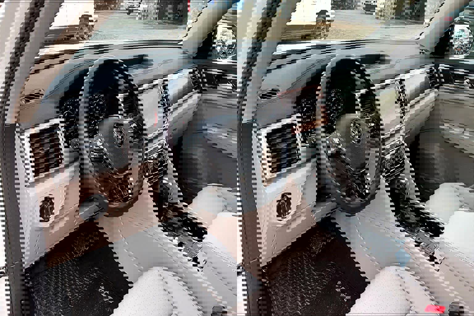 Used 2019 Volkswagen Atlas SEL image 17