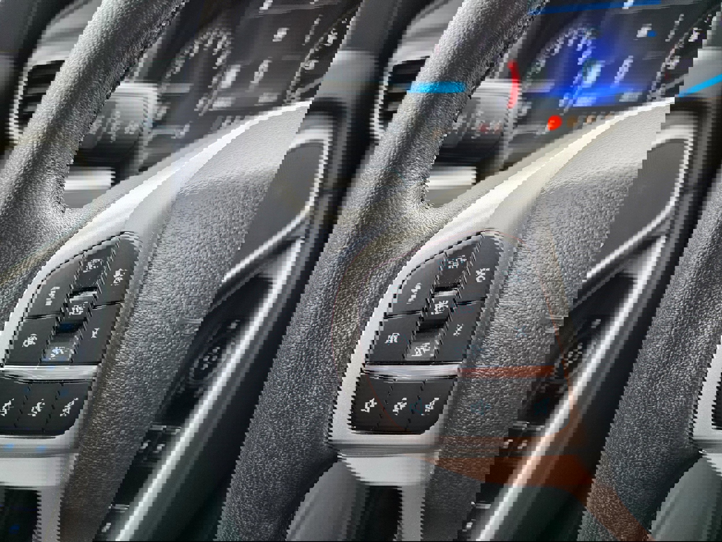 Certified 2022 Ford Explorer XLT w/ Equipment Group 202A image 16