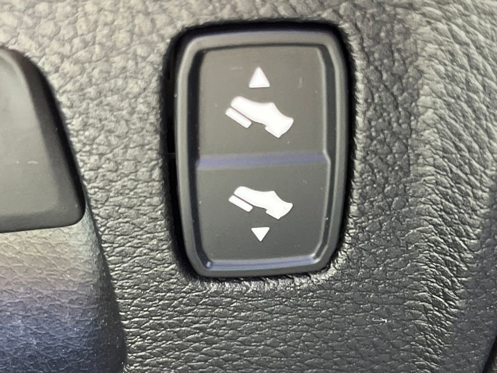Used 2025 RAM 1500 Laramie AWD/4WD image 36